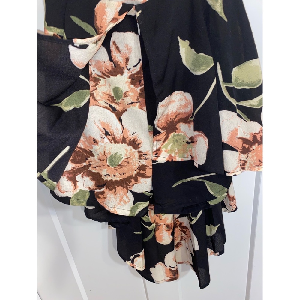 XS Selfie Leslie Floral Romper - Picture 11 of 11
